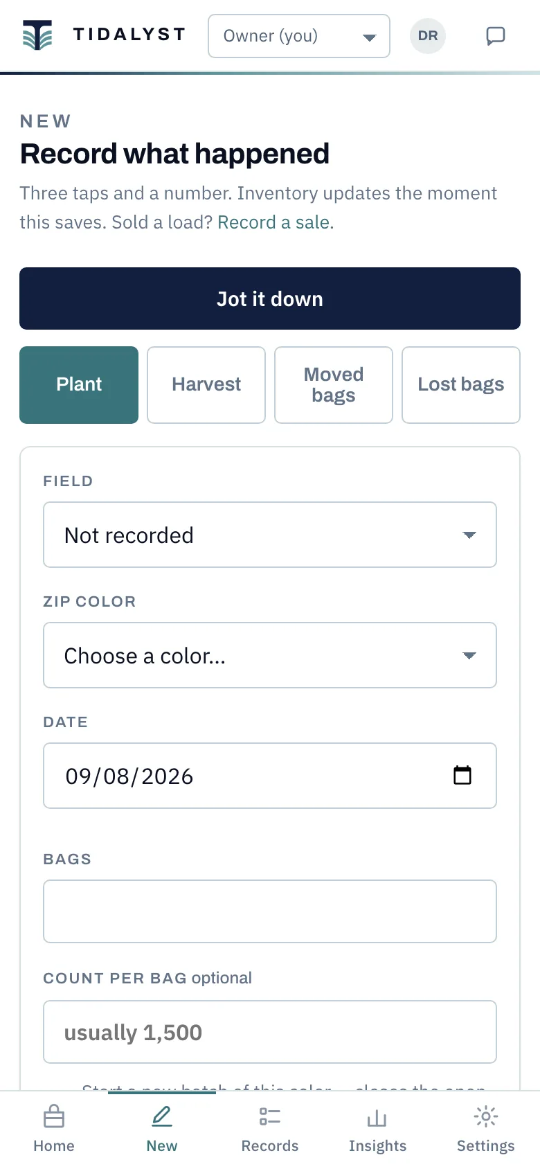 The recording screen on a phone: Plant, Harvest, Moved bags and Lost bags, then field, zip colour, date and number of bags.